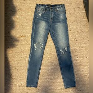 Aeropostale distressed Skinny Jean size 4